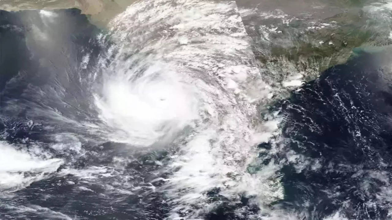 Alert! 'Very Severe' Cyclonic Storm Biparjoy Intensifies, Impacts ...