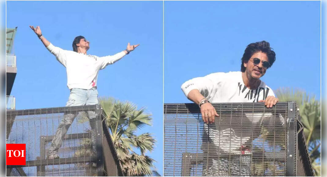 WPL 2024 - Shah Rukh Khan meets cricketers during his dance practice  session ahead of the opening ceremony