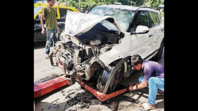 Group returning after party in Parel crashes car, 2 killed