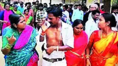 Hyd women thrash man for exploiting, harassing housewife