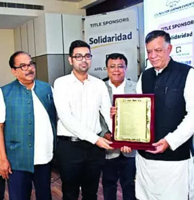 Govt with leather industry, resolving issues: Mahana