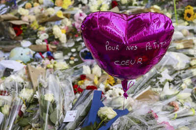 French town to pay tribute to those who chased off knife attacker