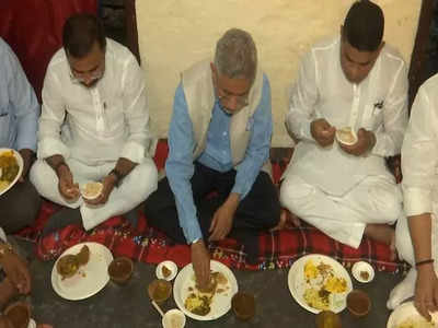 EAM Jaishankar eats breakfast at Dalit booth president's residence in Varanasi