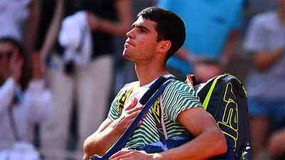 Carlos Alcaraz succumbs to stress in French Open semifinal