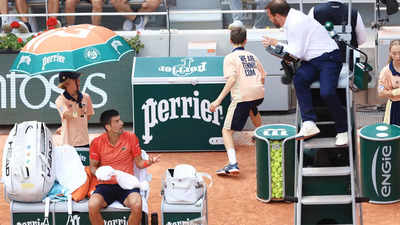 No rush to start clock at changeover, Djokovic argues with umpire