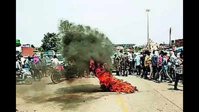 Statewide students’ bandh: Roads blocked in rural areas on last day