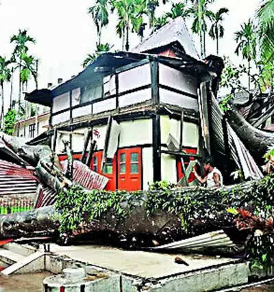 After IMD sounds heavy rain alert, CM cancels leaves of DCs