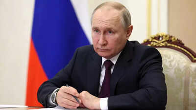 North Korea's Kim offers 'full support' to Putin on Russia Day