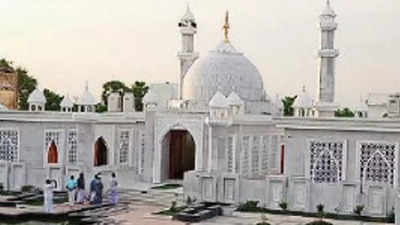 Bizman Builds A 'taj Mahal' For His Mother