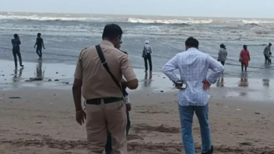 4 feared drowned off Mumbai's Juhu beach, search operations under way