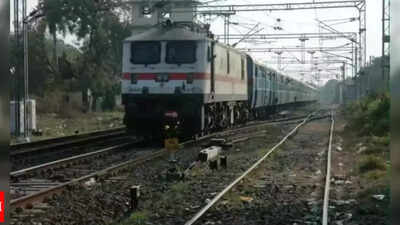 Western Railway cancels 20 services between Mumbai and Gujarat due to Cyclone Biparjoy