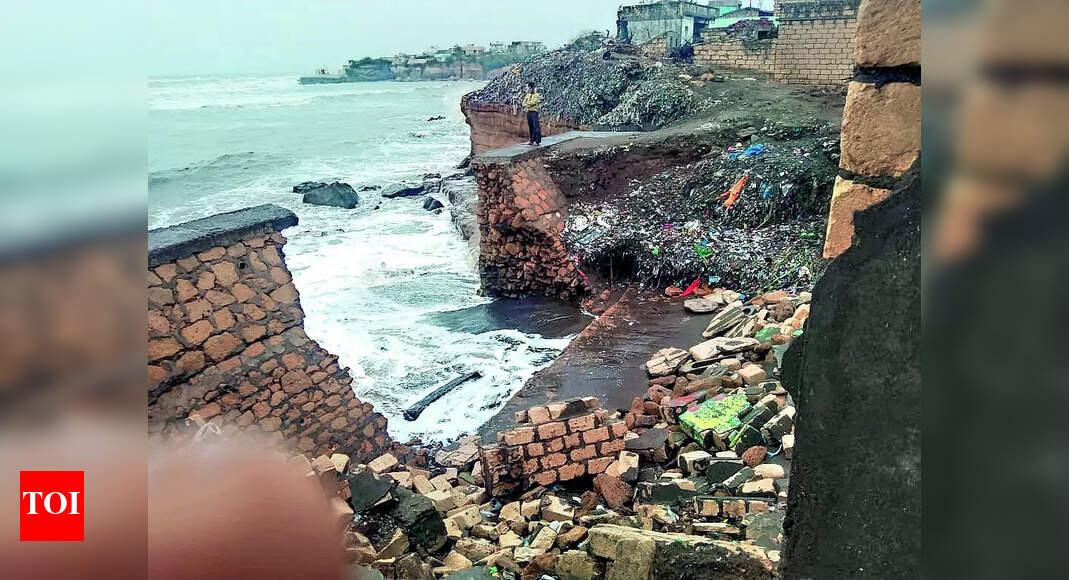 Cyclone Readies To Strike Kutch, 3 Dead | Rajkot News - Vimarsana News