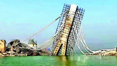 Bridge collapse: Debris removal work resumes
