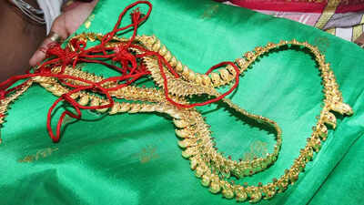 TTD presents jewels to Vakulamatha at Peruru temple on its first anniversary