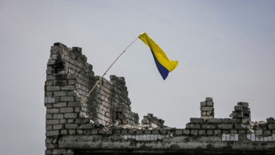Ukrainian flag, Russian corpses evidence of Kyiv's advance in south
