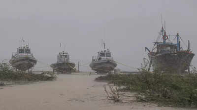 Biparjoy to hit Gujarat tomorrow; over 30k shifted, toll rises to 5
