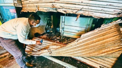 3 die of suffocation, burn injuries in fire at eatery in Pune's Market Yard