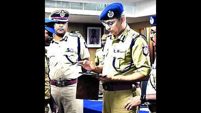 High on tech: CoP hands over tabs to field level officers