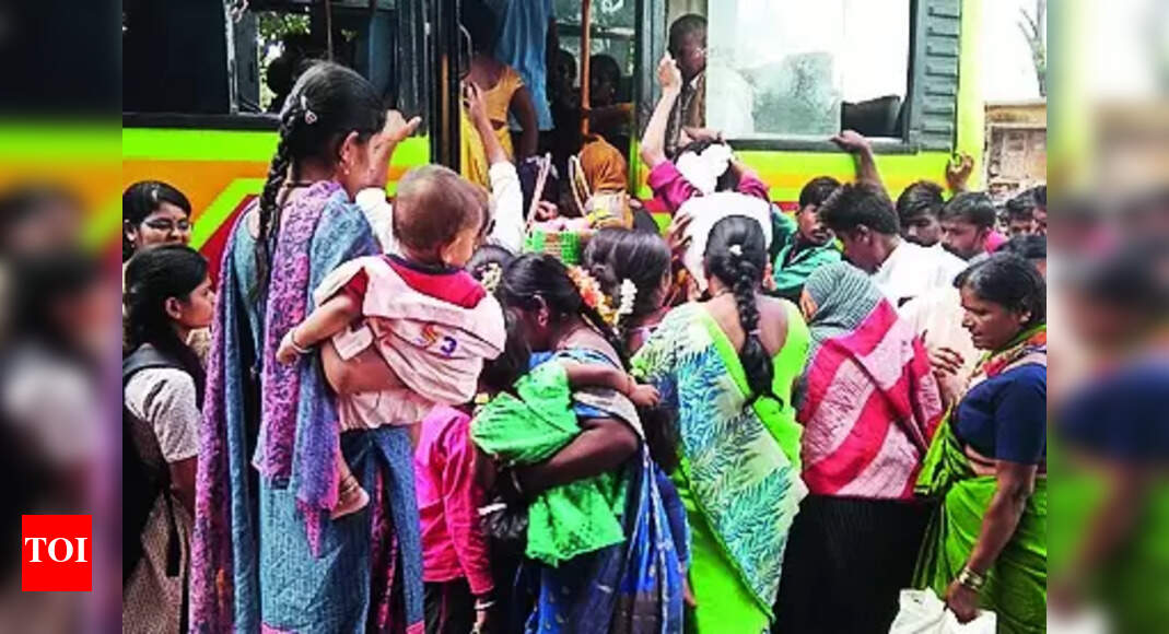 Hubballi: Shakti: Women Form Whatsapp Groups For Weekend Bus Trips | Hubballi News - Vimarsana News