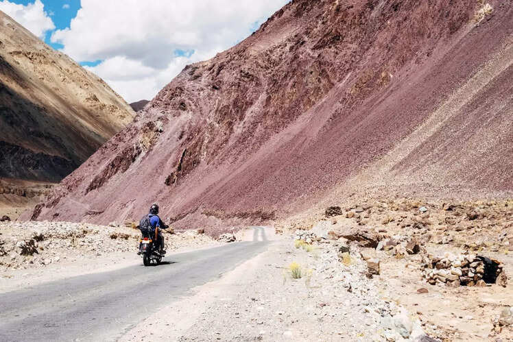 Manali - Leh (427 km)