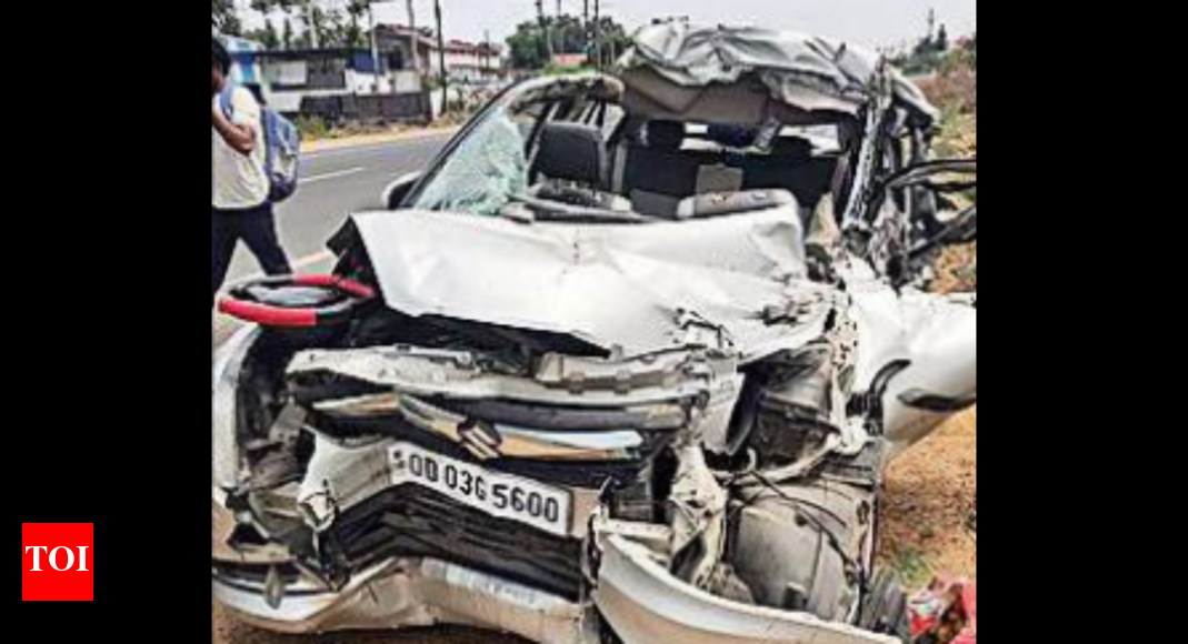 14 injured as bus collides with truck | Bhubaneswar News - The Times of ...