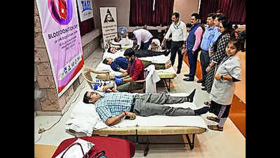 Tourism officials, agents, hoteliers donate blood