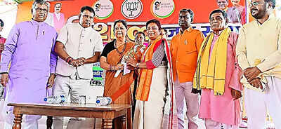 Soren family using state mineral resources for own benefit: Raje
