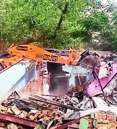 MC razes 8 illegal structures