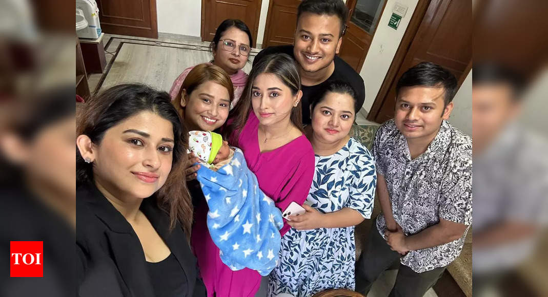 Saba and Somi welcome new member in the family - Times of India