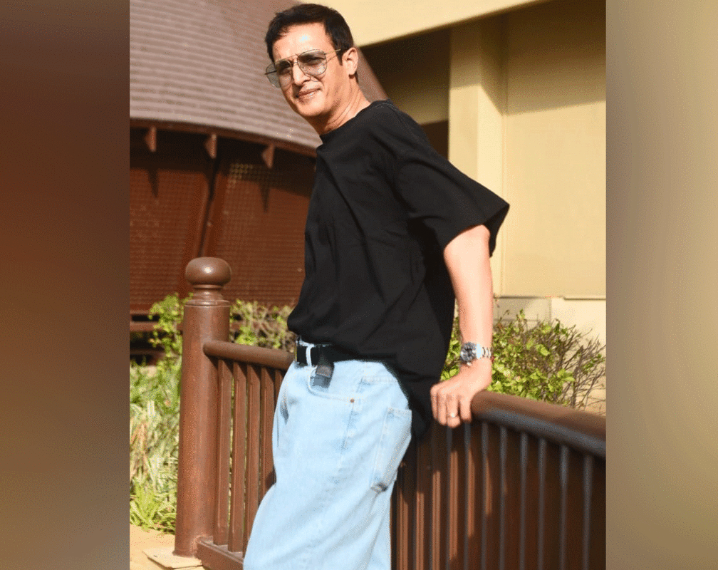 
Jimmy Sheirgill poses for the shutterbugs
