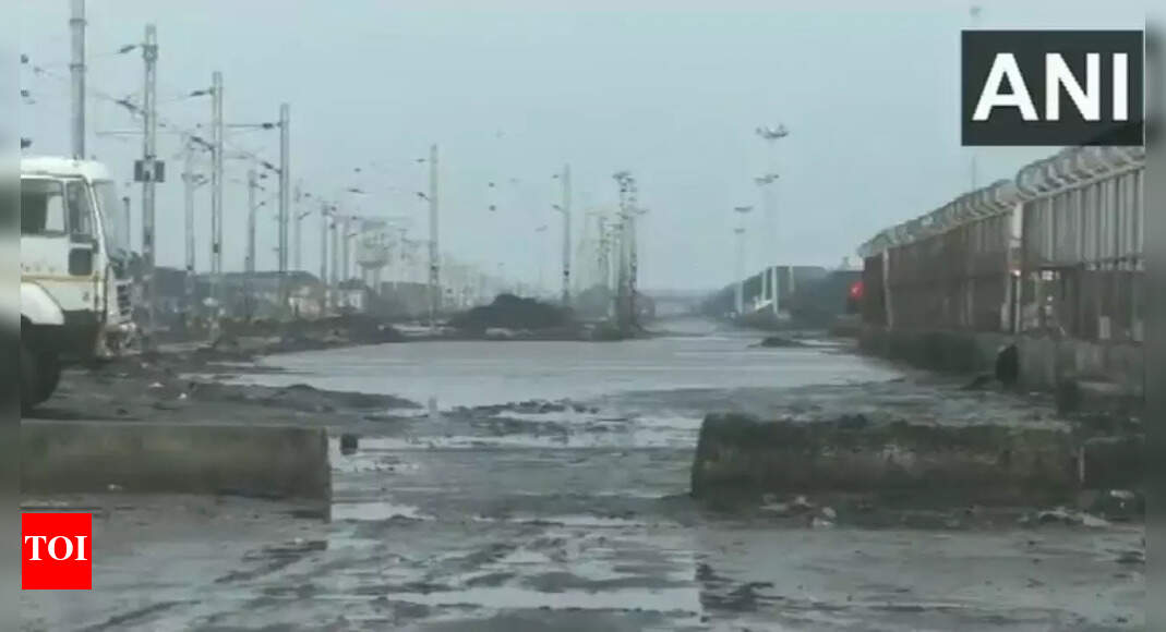 Cyclone Biparjoy starts landfall in Gujarat, may complete landfall by ...