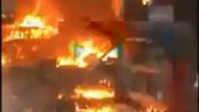Fire breaks out at restaurant in Delhi