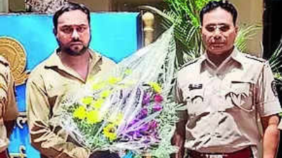Police felicitate auto driver who saved woman set ablaze by hubby
