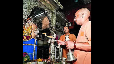 CM offers prayers at KV, Kaal Bhairav temples