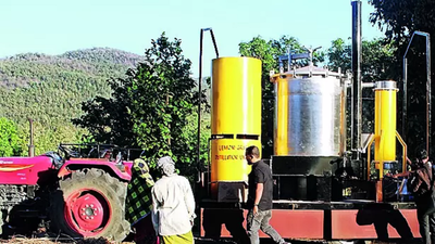 Mobile unit set up to distil lemongrass oil in Kandhamal