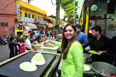 Masala puri, dose & momos: Bengaluru’s fav monsoon street food
