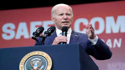 Biden royally baffles audience with 'God save the queen, man'