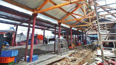 Vendors, citizens blame PWD for slow restoration work of Shivaji Market