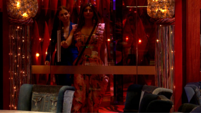 Bigg Boss OTT 2: Akanksha Puri and Palak Purswani finally enter the house without BB currency