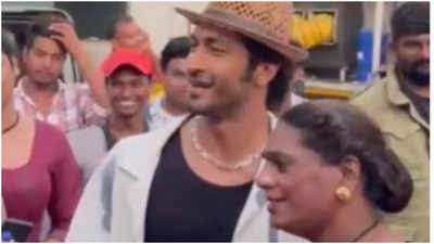 Vidyut Jammwal pauses shooting for 'Crakk' to pose for pics with third gender fans
