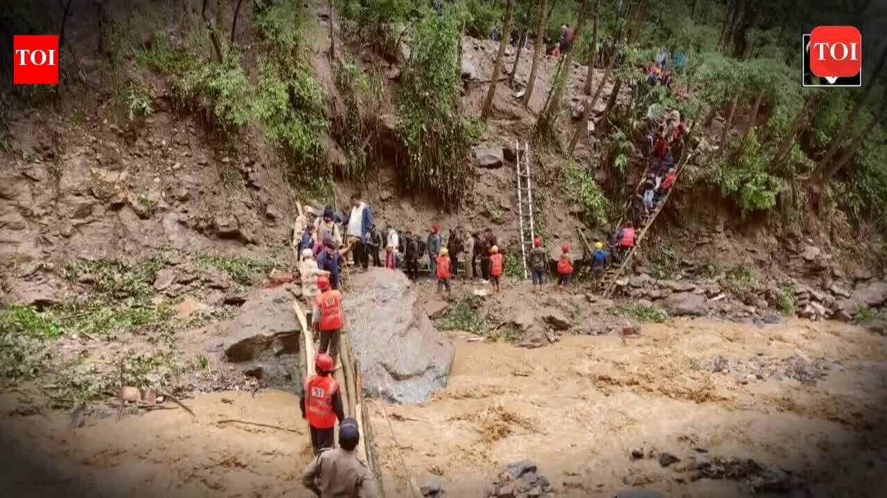 In a ‘Humane’ act Indian Army rescues 300 stranded tourists from Sikkim