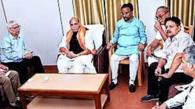 Rajnath reviews projects in Lucknow, sets Dec 25 deadline