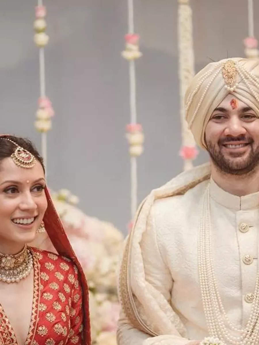 First Pictures From Karan Deol And Drisha Acharya’s Wedding Ceremony ...