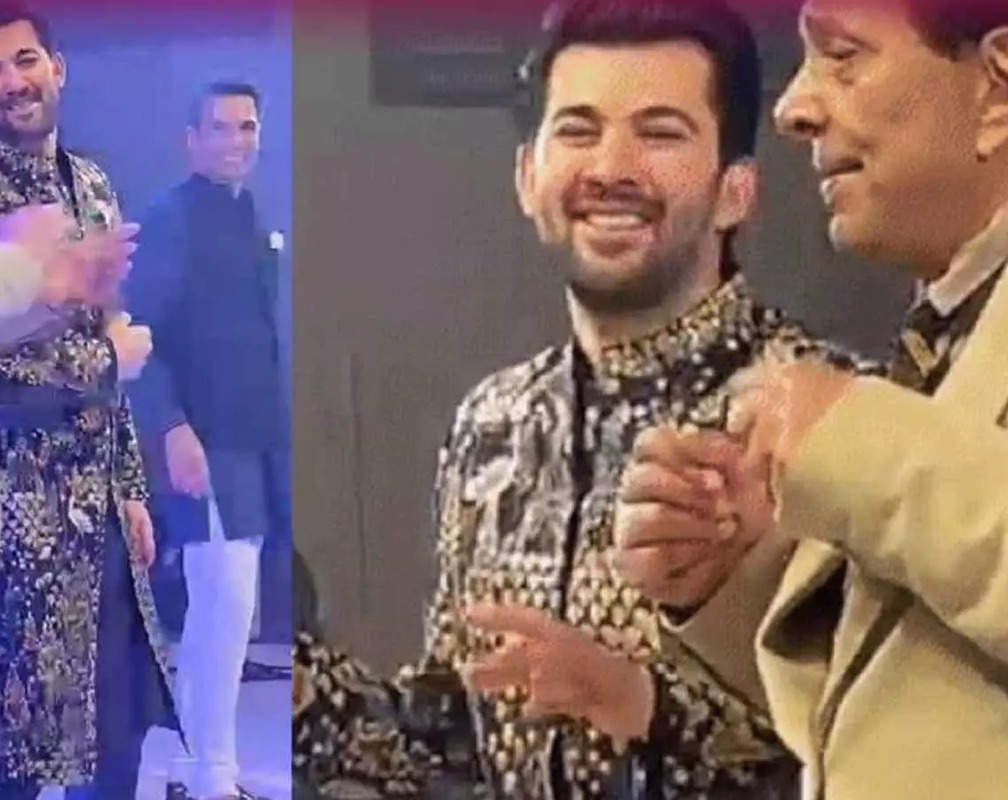 
Dharmendra, Sunny Deol dance their hearts out - WATCH IT
