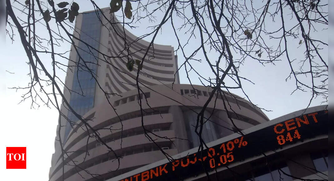 Markets retreat from record highs; Sensex falls 216 points – Times of India