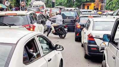 School reopening, morning rain hit traffic across Kolkata roads