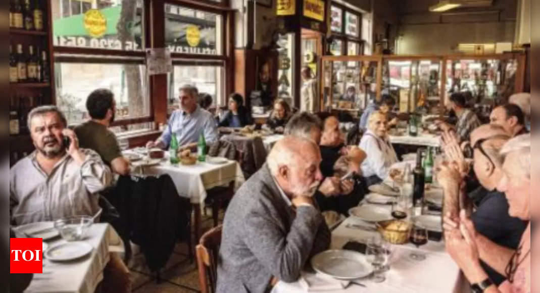 In Argentina, inflation crosses 100% …and the restaurants are packed – Times of India