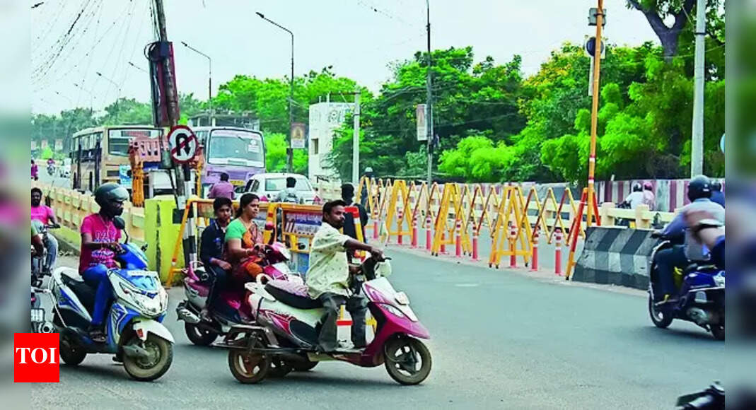 Man, 21, Killed As Bus Hits Two-wheeler In Madurai | Madurai News ...