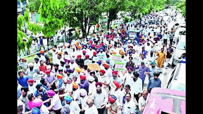 Protest against Mann govt for ‘vendetta against Ajit, Hamdard’
