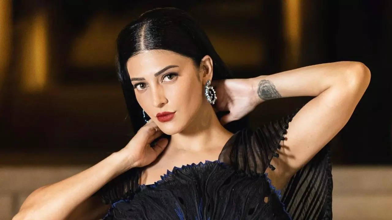 I live a sober life', answers Shruti Haasan when questioned about her  smoking and drinking habits | Tamil Movie News - Times of India